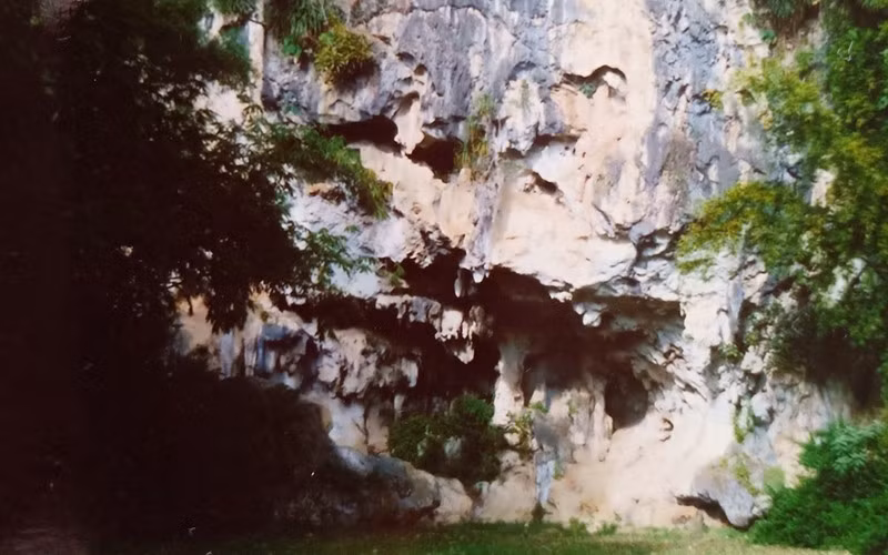 Mái đá bản Mòn. (Ảnh: Bảo tàng Sơn La)