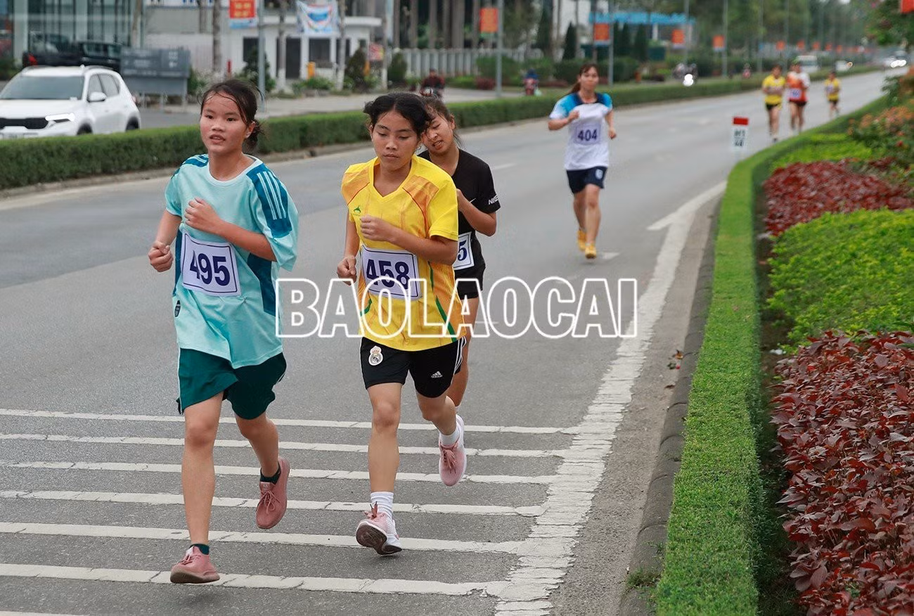 Đoàn Mường Khương bảo vệ thành công ngôi vô địch tại Giải Việt dã truyền thống Báo Lào Cai ảnh 2