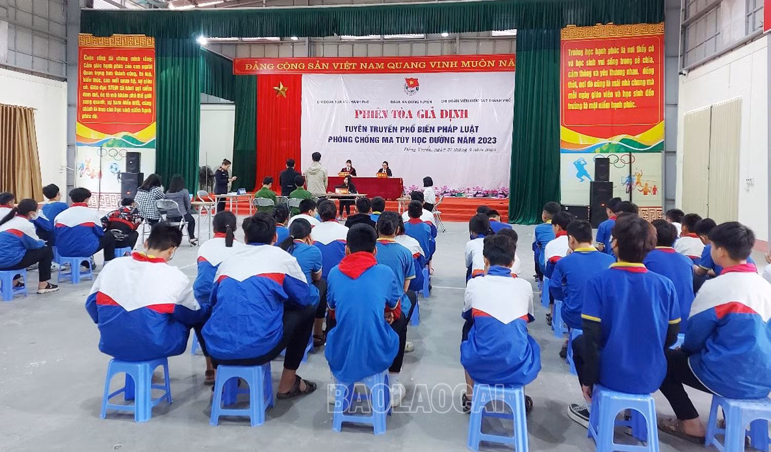 Quang cảnh phiên tòa giả định.