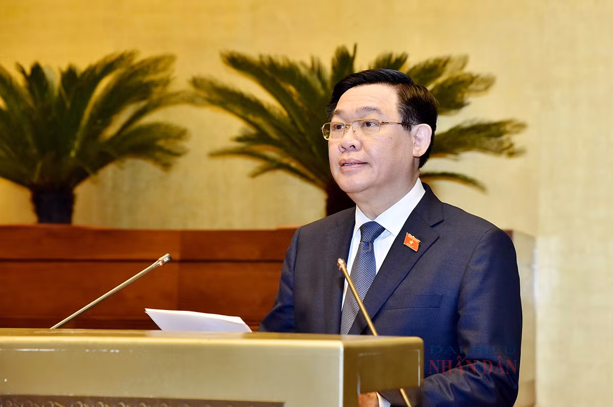 Chủ tịch Quốc hội Vương Đình Huệ phát biểu khai mạc phiên họp. (ảnh Báo Đại biểu Nhân dân)
