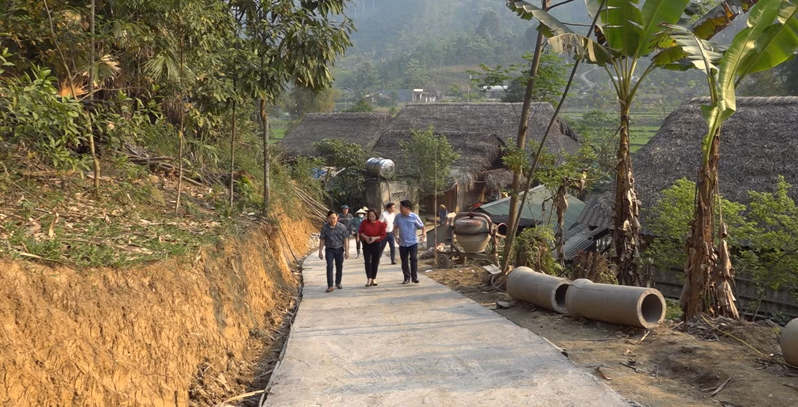Công trình đường giao thông liên xóm đầu tiên tại xã Minh Tân.