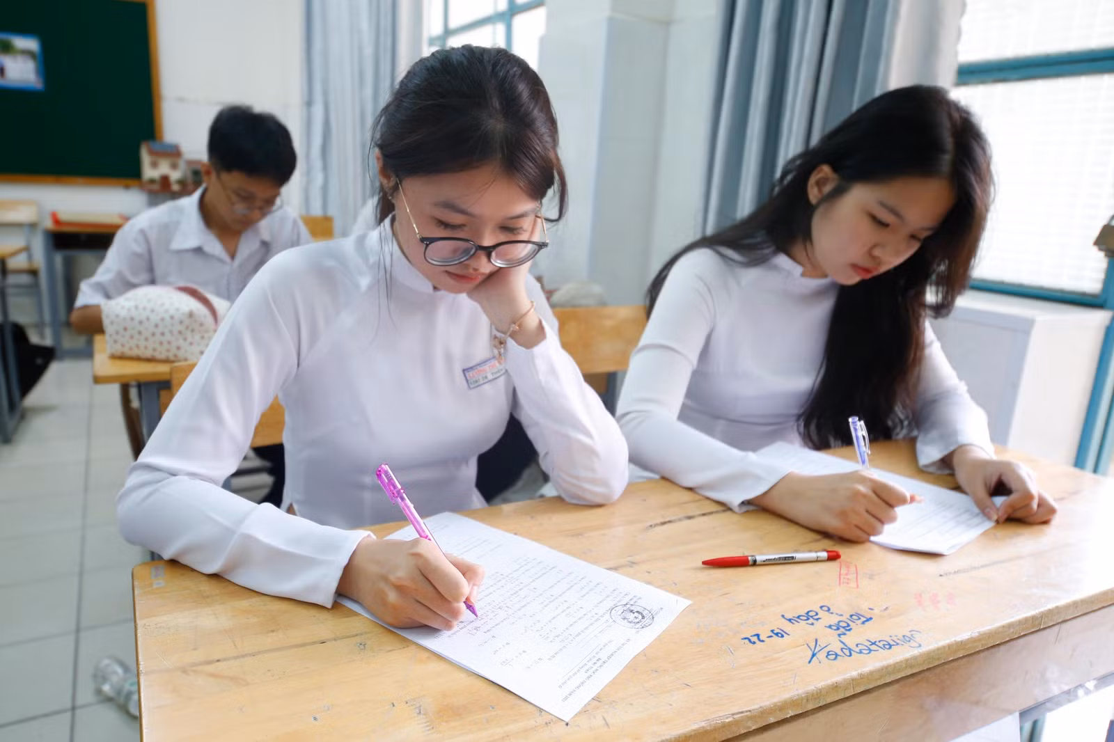 Phương án thi tốt nghiệp THPT từ năm 2025 có điểm gì mới? ảnh 1