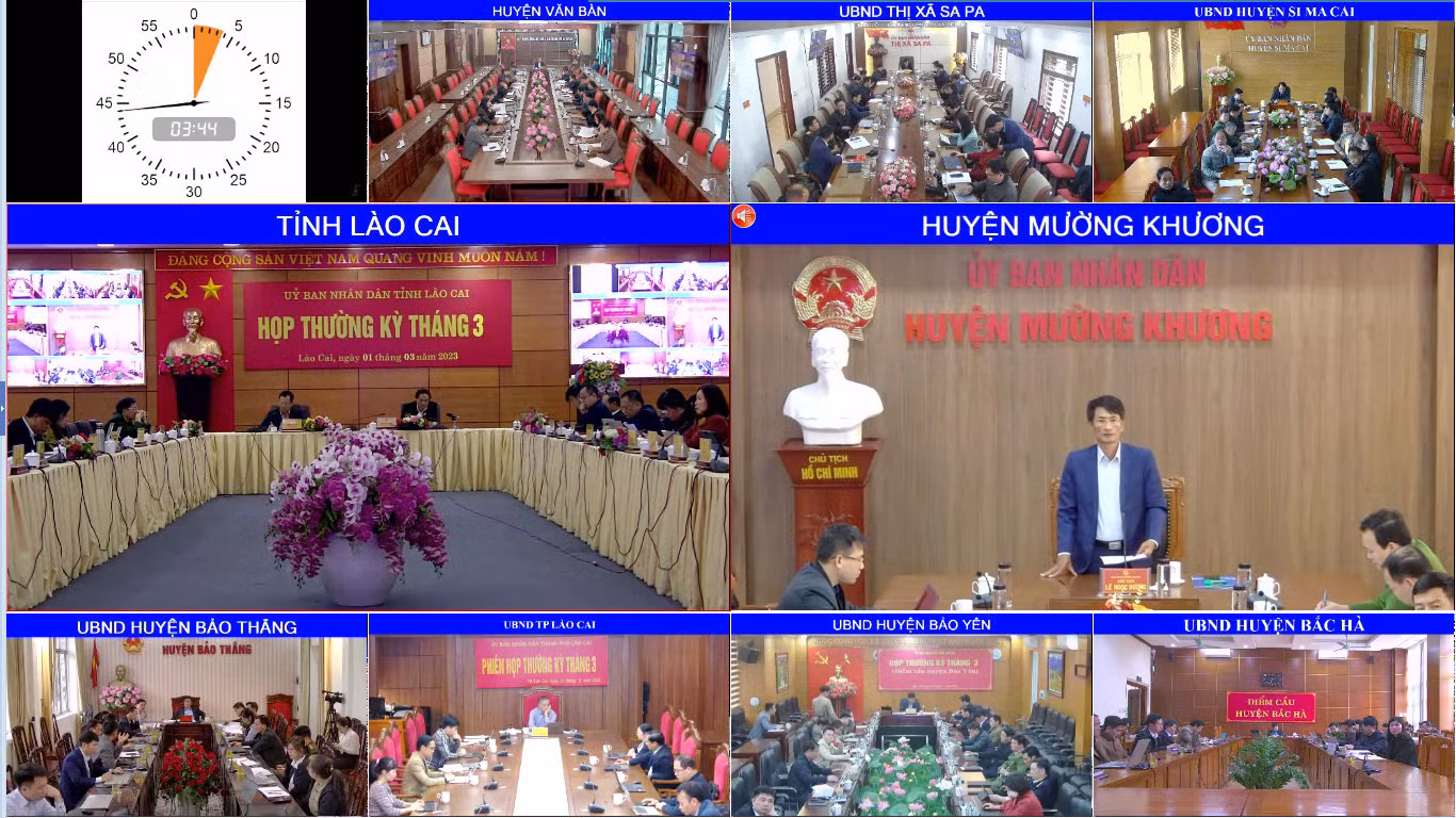 Các huyện, thị xã, thành phố dự họp qua truyền hình trực tuyến.