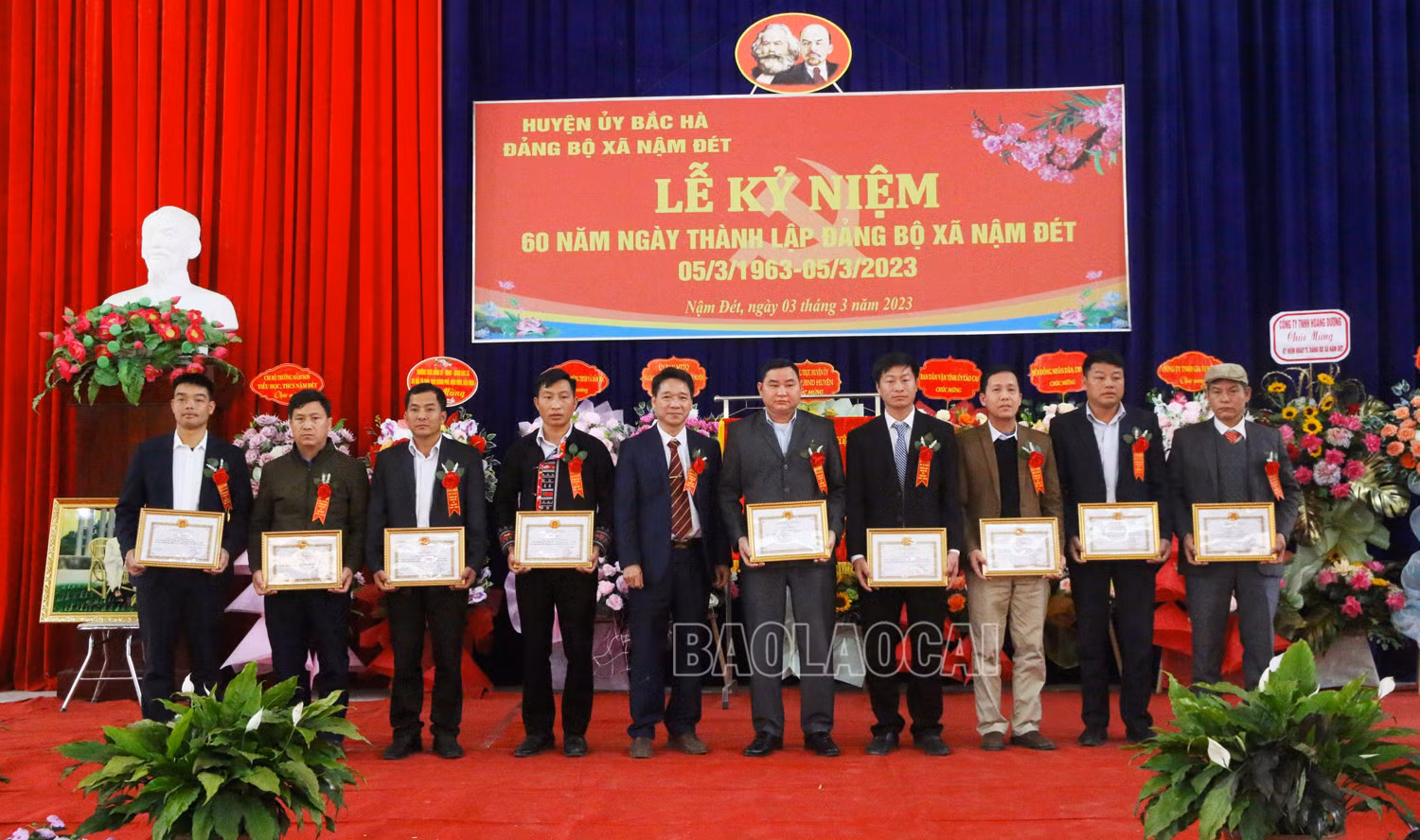 Tặng Giấy khen cho các tập thể, cá nhân có thành tích xuất sắc trong các phong trào thi đua. Trao giải các gian hàng trưng bày đẹp tại lễ kỷ niệm.
