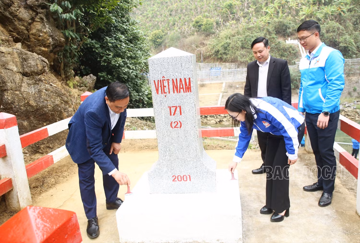 Tại chương trình diễn ra hoạt động chỉnh trang và giới thiệu về cột mốc 171 (2).
