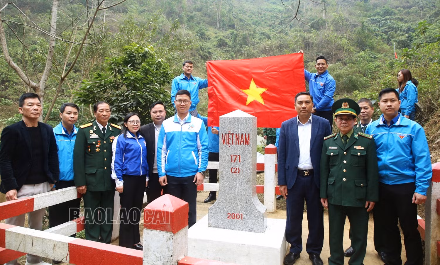 Tại chương trình diễn ra hoạt động chỉnh trang và giới thiệu về cột mốc 171 (2).