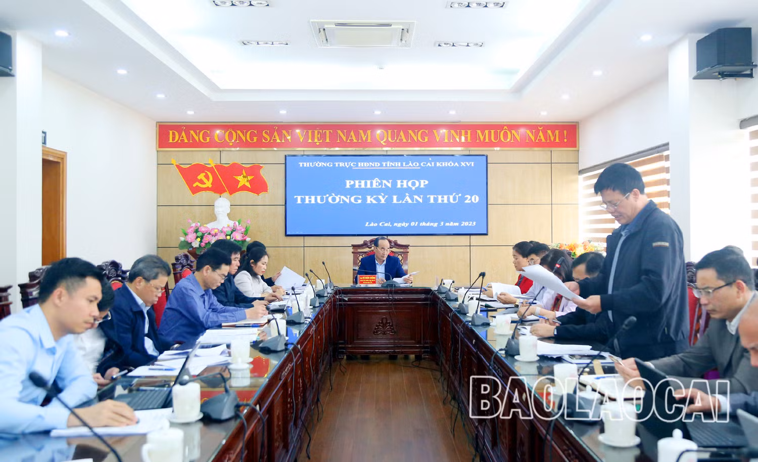 Quang cảnh phiên họp.