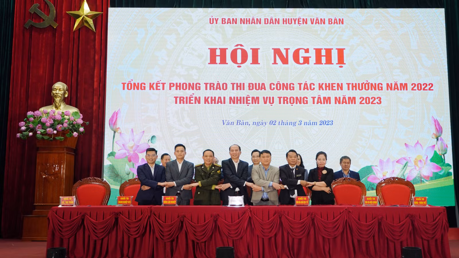 Ký giao ước thi đua năm 2023.