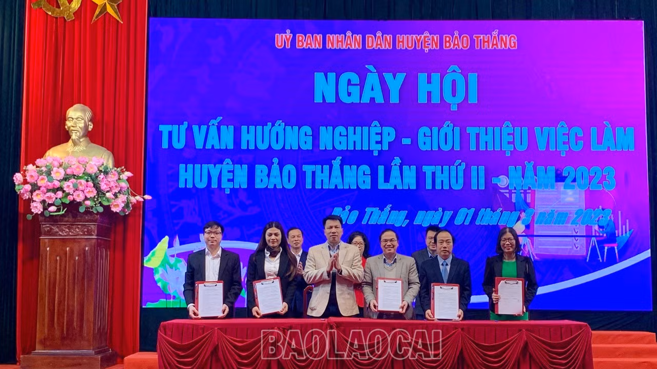 Gần 500 người lao động tham dự Ngày hội việc làm huyện Bảo Thắng năm 2023 ảnh 2