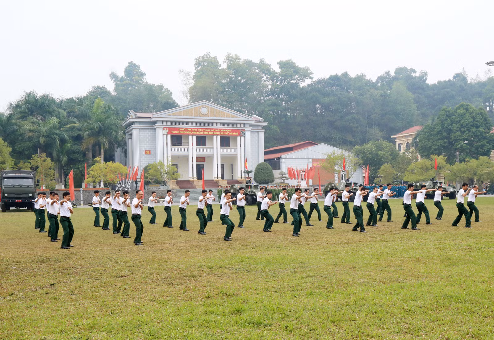 Lực lượng vũ trang tỉnh ra quân huấn luyện năm 2023 ảnh 12