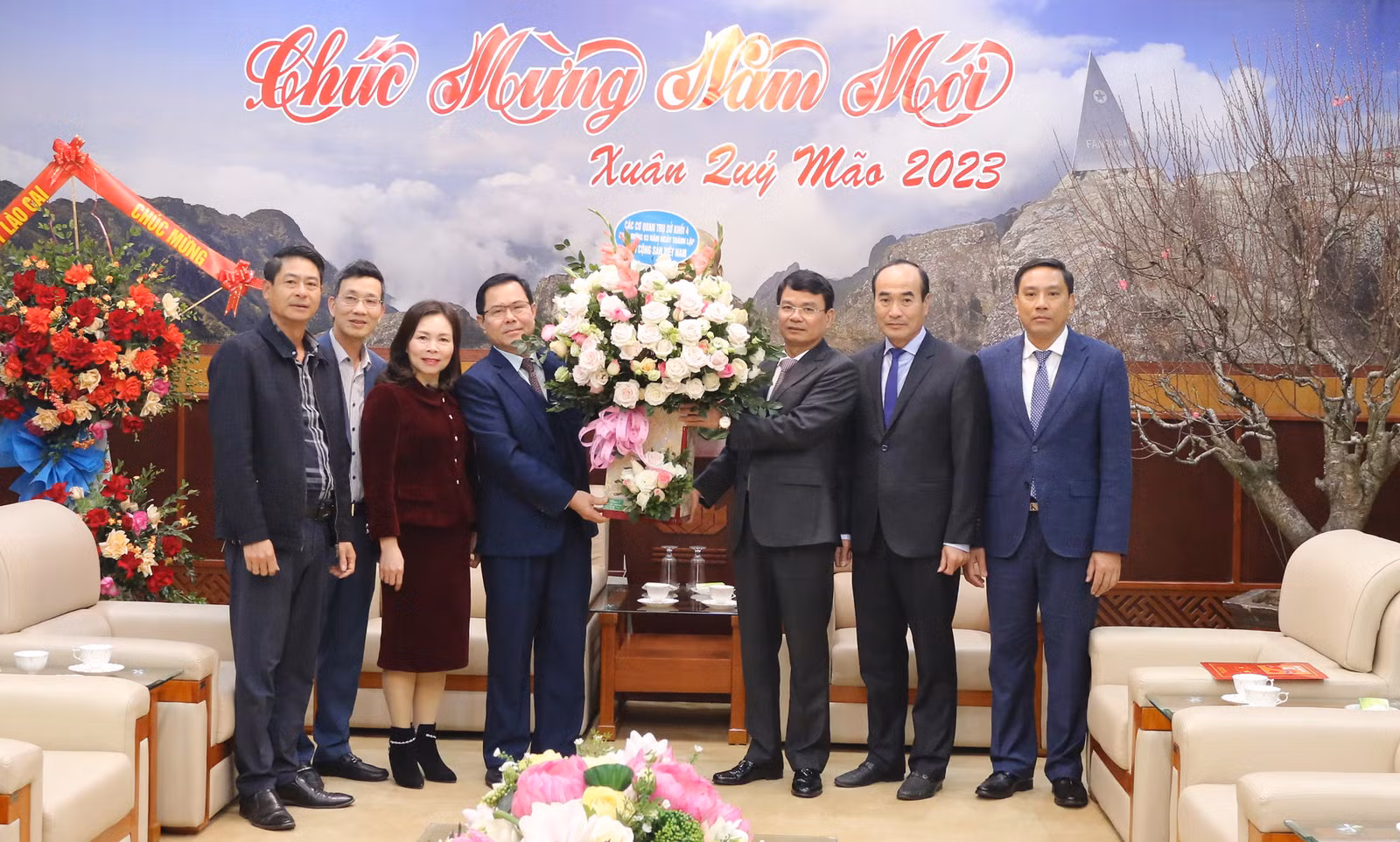 Các đoàn đại biểu chúc mừng Tỉnh ủy nhân kỷ niệm 93 năm ngày thành lập Đảng Cộng sản Việt Nam ảnh 3