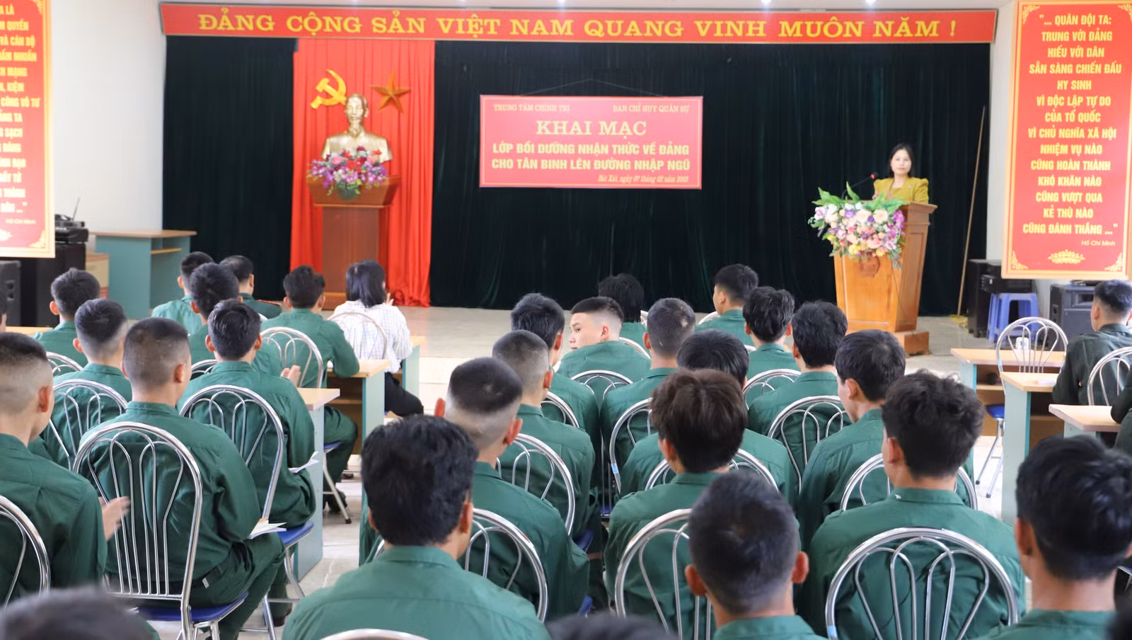 Quang cảnh lớp bồi dưỡng.