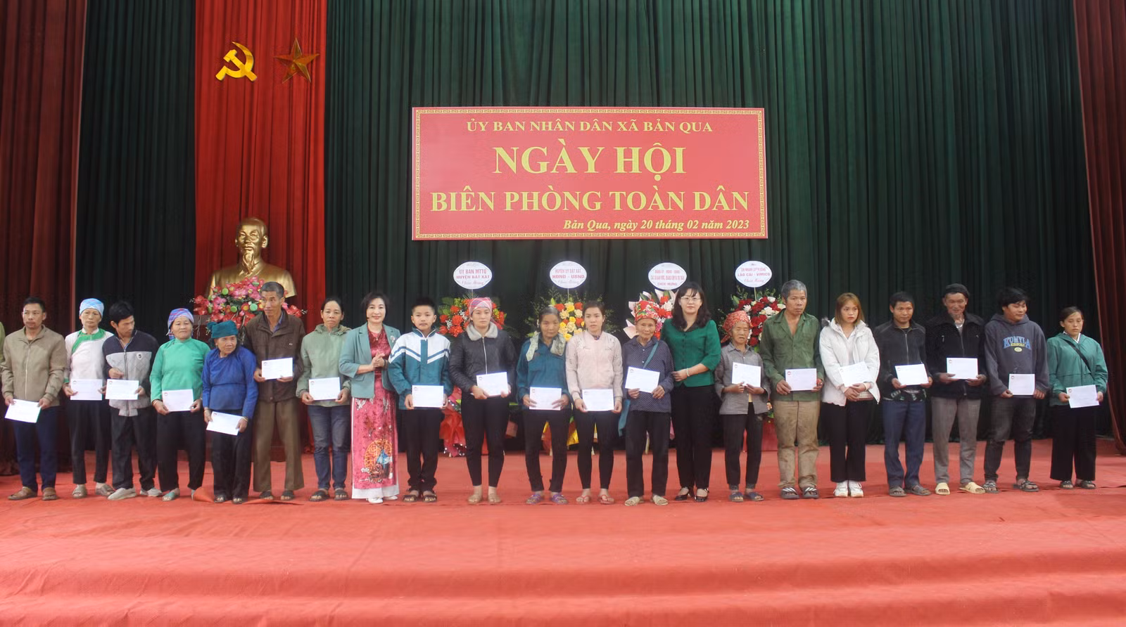 Phó Bí thư Tỉnh ủy Hoàng Giang dự Ngày hội Biên phòng toàn dân tại xã biên giới Bản Qua ảnh 5