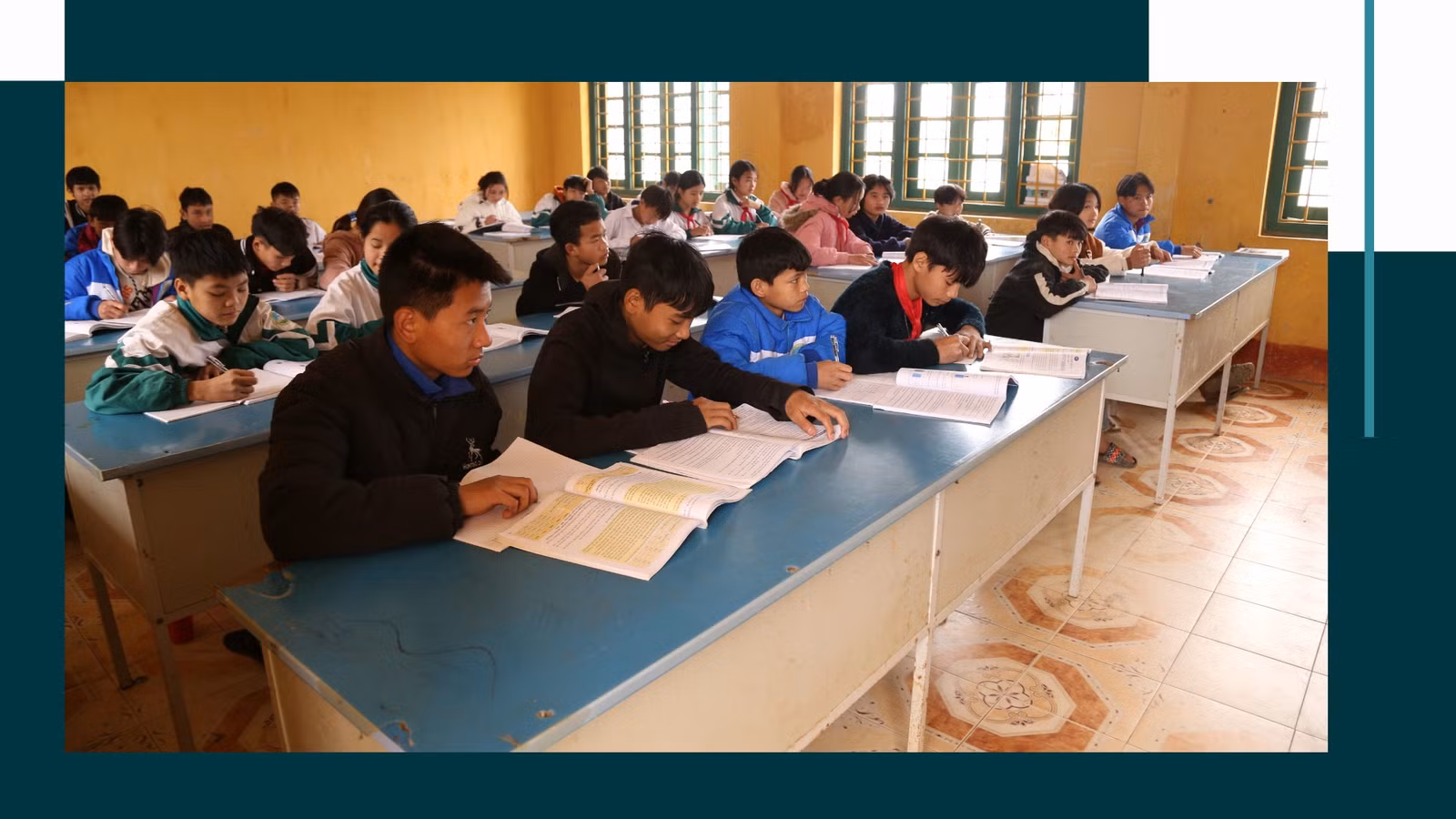 Tỷ lệ học sinh tốt nghiệp THCS tiếp tục học lên THPT, học nghề ngày càng tăng.