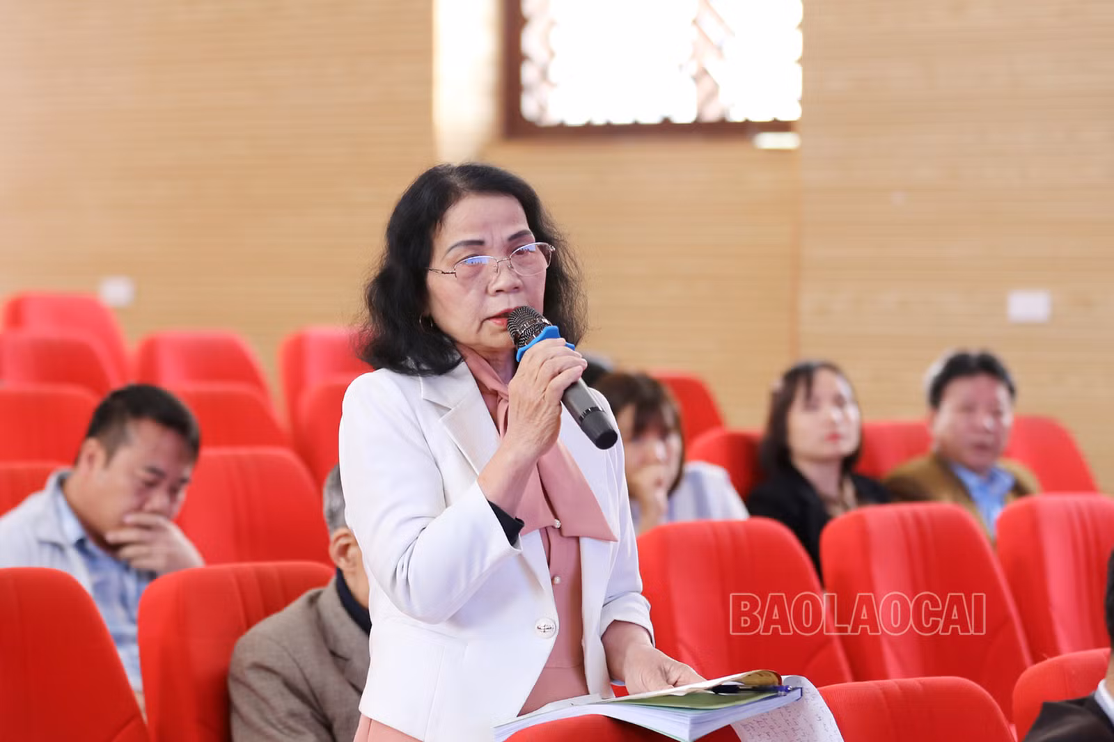 Đại biểu cấp cơ sở tham gia ý kiến.