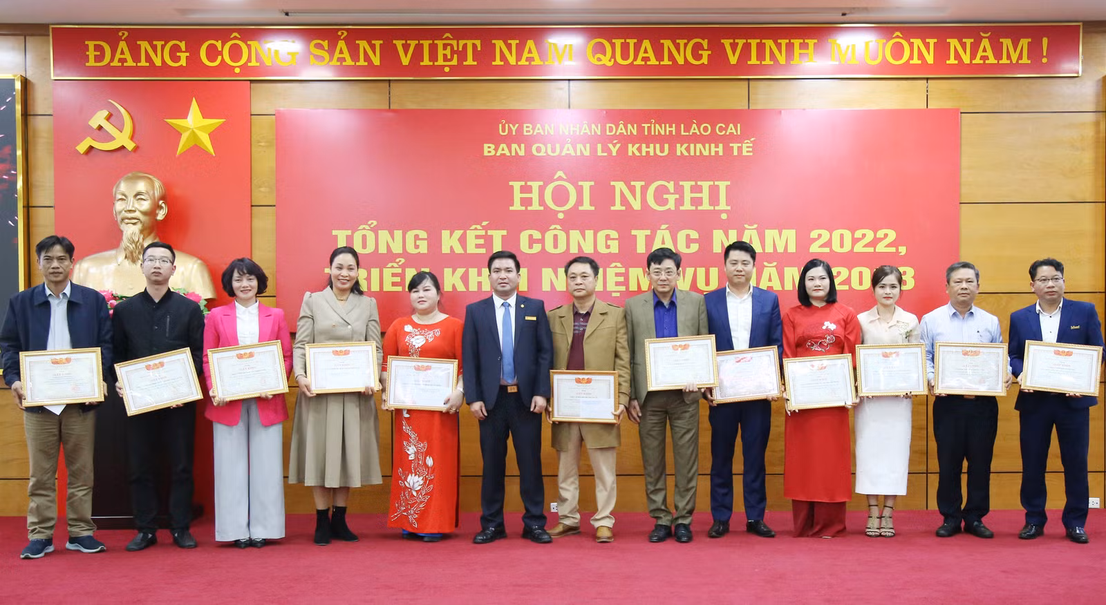 Trao Bằng khen của Bộ trưởng Bộ Kế hoạch và Đầu tư cho các tập thể, cá nhân. Trao danh hiệu "Chiến sỹ thi đua cấp tỉnh" và Bằng khen của Chủ tịch UBND tỉnh cho các tập thể, cá nhân. Trao Giấy khen của Ban Quản lý Khu kinh tế tỉnh Lào Cai cho 12 doanh nghiệp tiêu biểu. Trao tặng danh hiệu Tập thể Lao động tiên tiến.