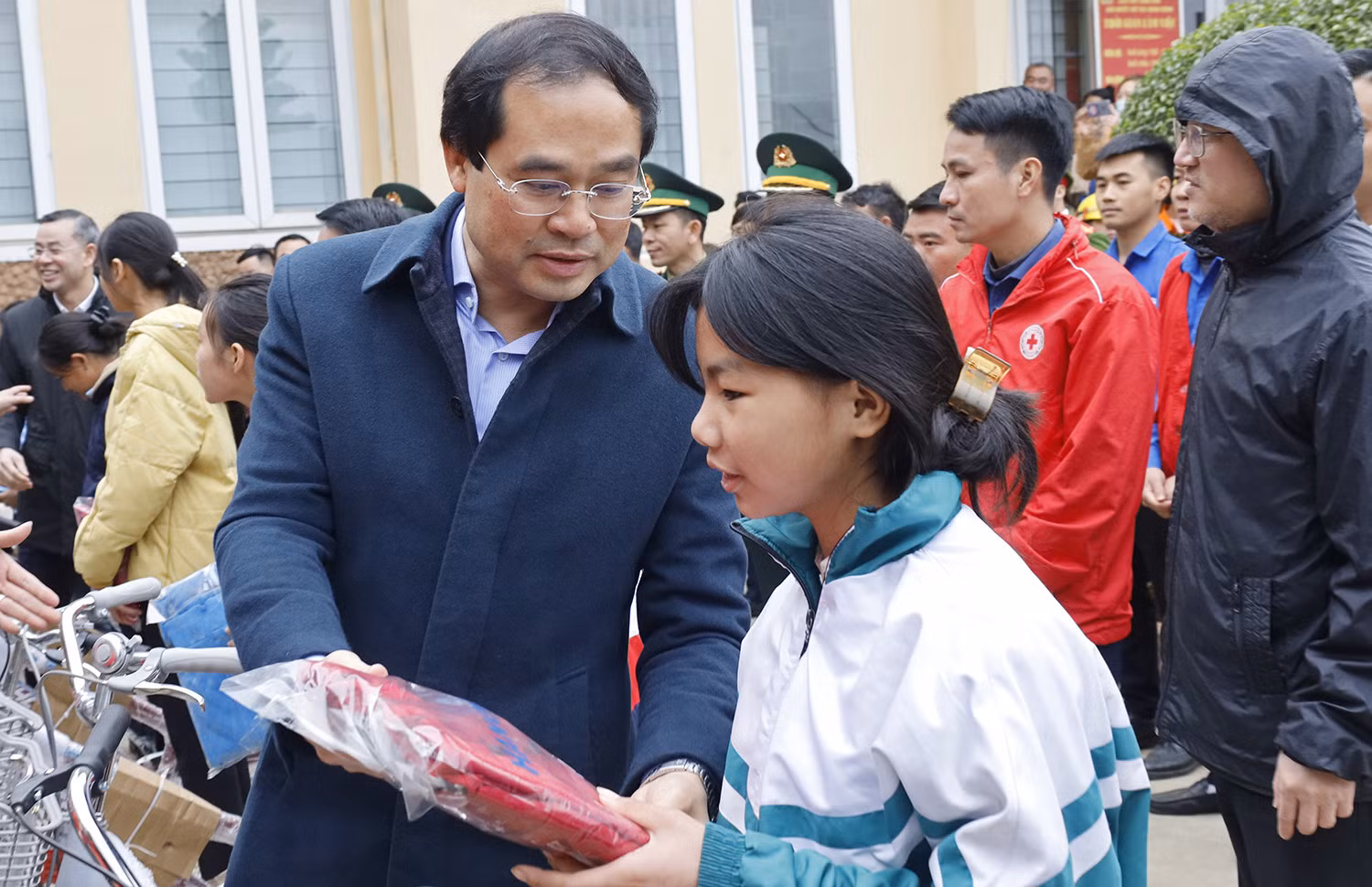 Chủ tịch Quốc hội Vương Đình Huệ tham dự Hội chợ “Tết nhân ái” xuân Quý Mão 2023 tại xã Trịnh Tường ảnh 7