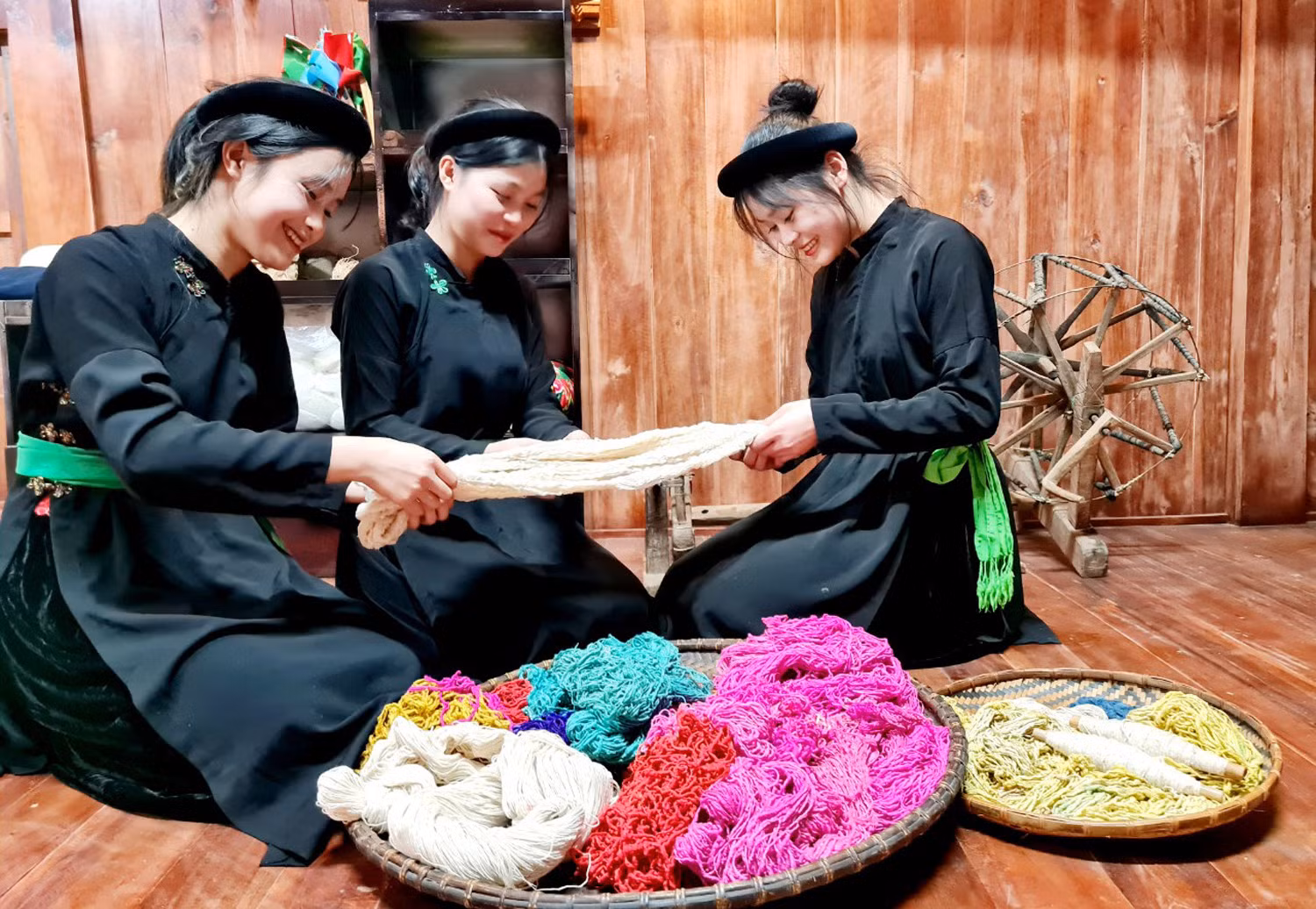 Đồng bào vùng cao rộn ràng chuẩn bị đón Tết ảnh 11