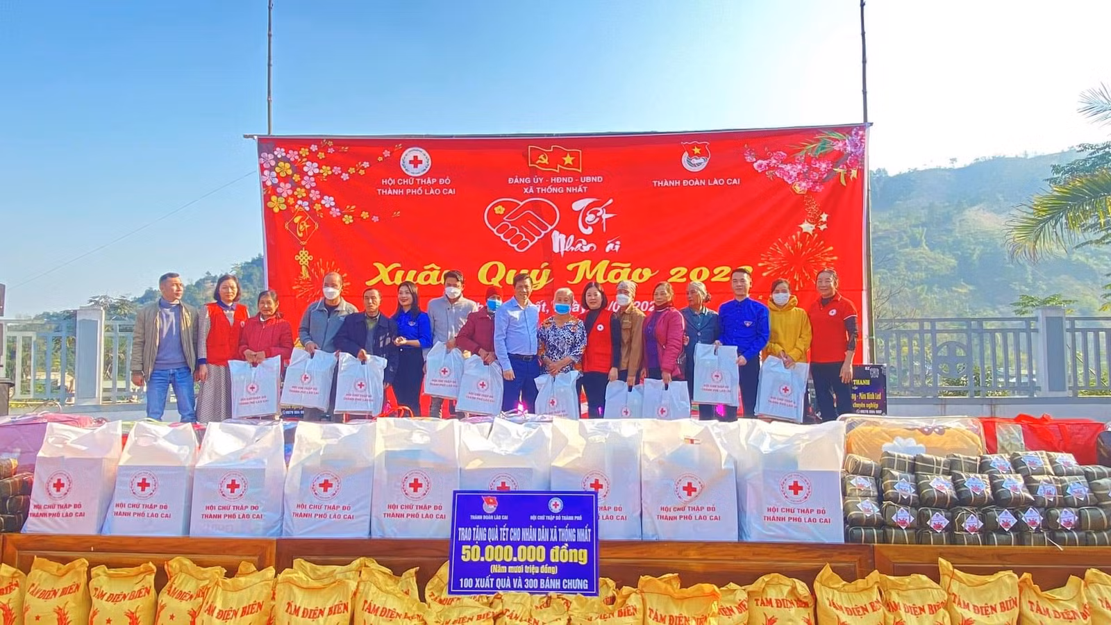 “Tết yêu thương” về vùng cao ảnh 1