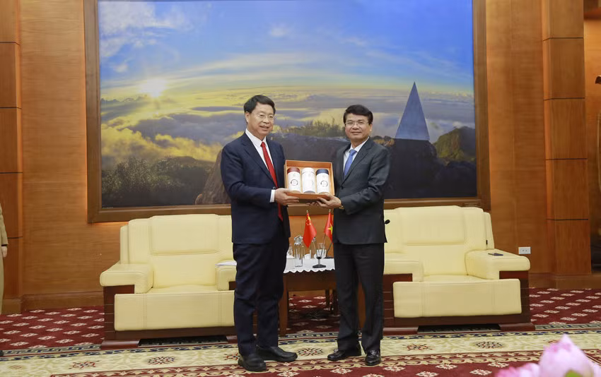 Bí thư Tỉnh ủy Đặng Xuân Phong tiếp xã giao lãnh đạo Đảng, chính quyền châu Hồng Hà và Tổng lãnh sự Việt Nam tại Côn Minh, Vân Nam (Trung Quốc) ảnh 5