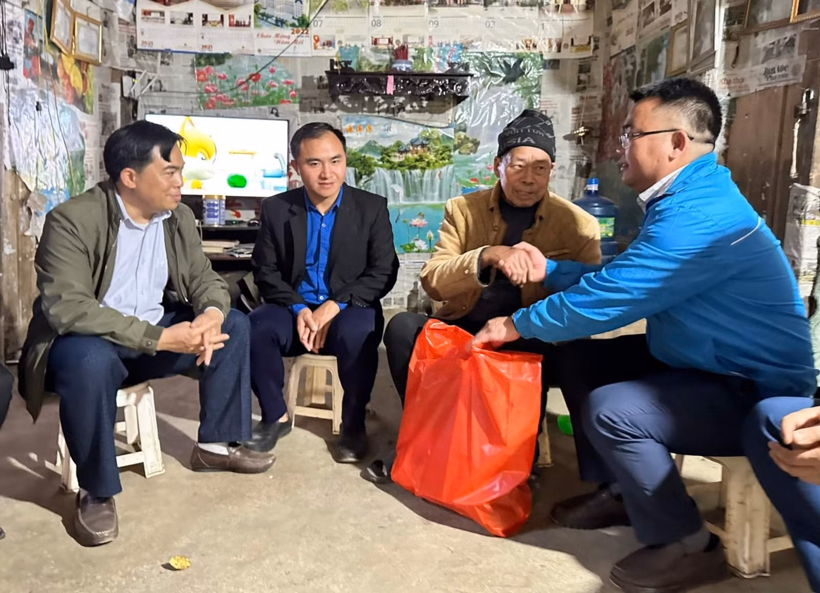 “Tết yêu thương” về vùng cao ảnh 4