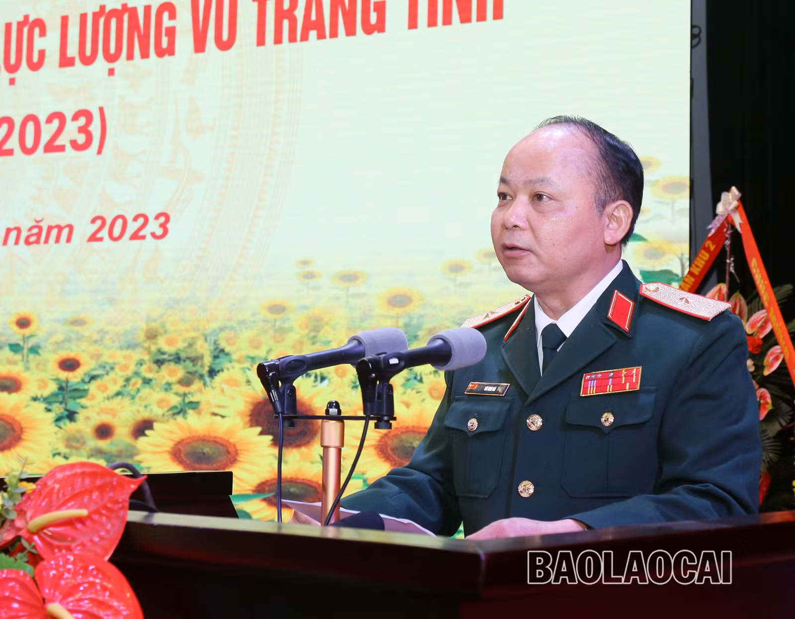 Thiếu tướng Vũ Kim Hà, Phó Tư lệnh Quân khu 2 phát biểu tại buổi gặp mặt.