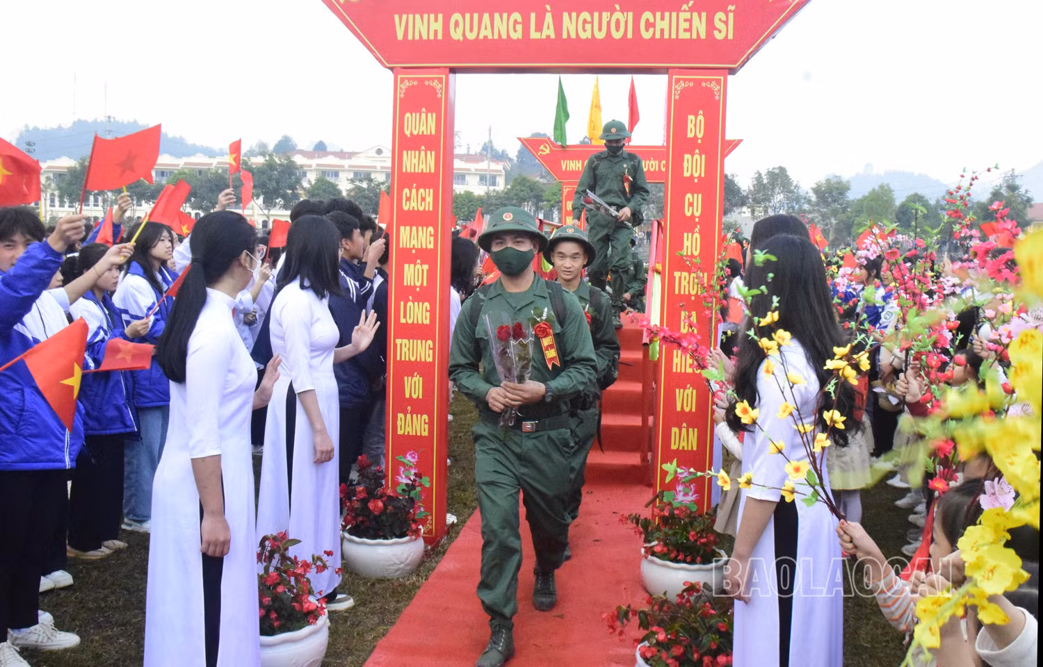 Tiễn tân binh Bắc Hà lên đường.