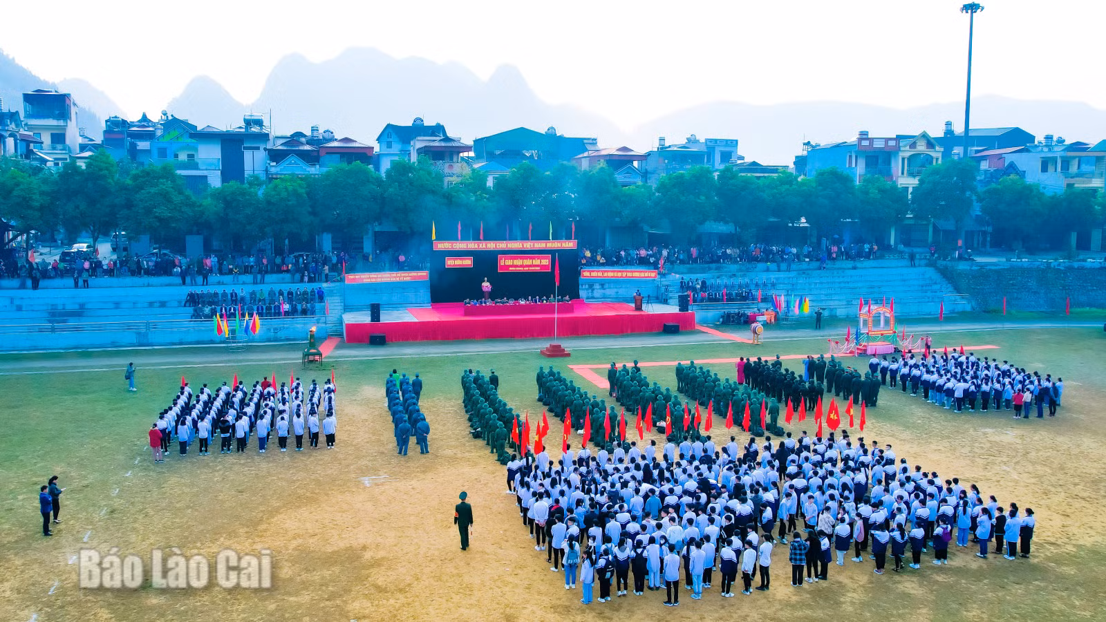 Quang cảnh buổi lễ giao, nhận quân tại Mường Khương.