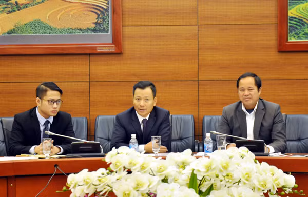 Lãnh đạo Sở Kế hoạch và Đầu tư khái quát tình hình phát triển kinh tế của Lào Cai.
