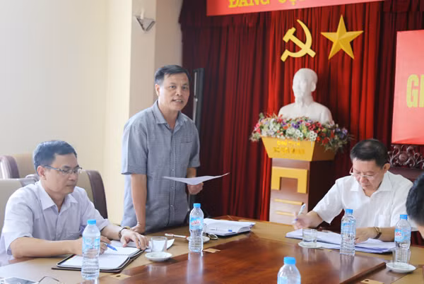 Đại diện cơ quan báo chí địa phương phát biểu.