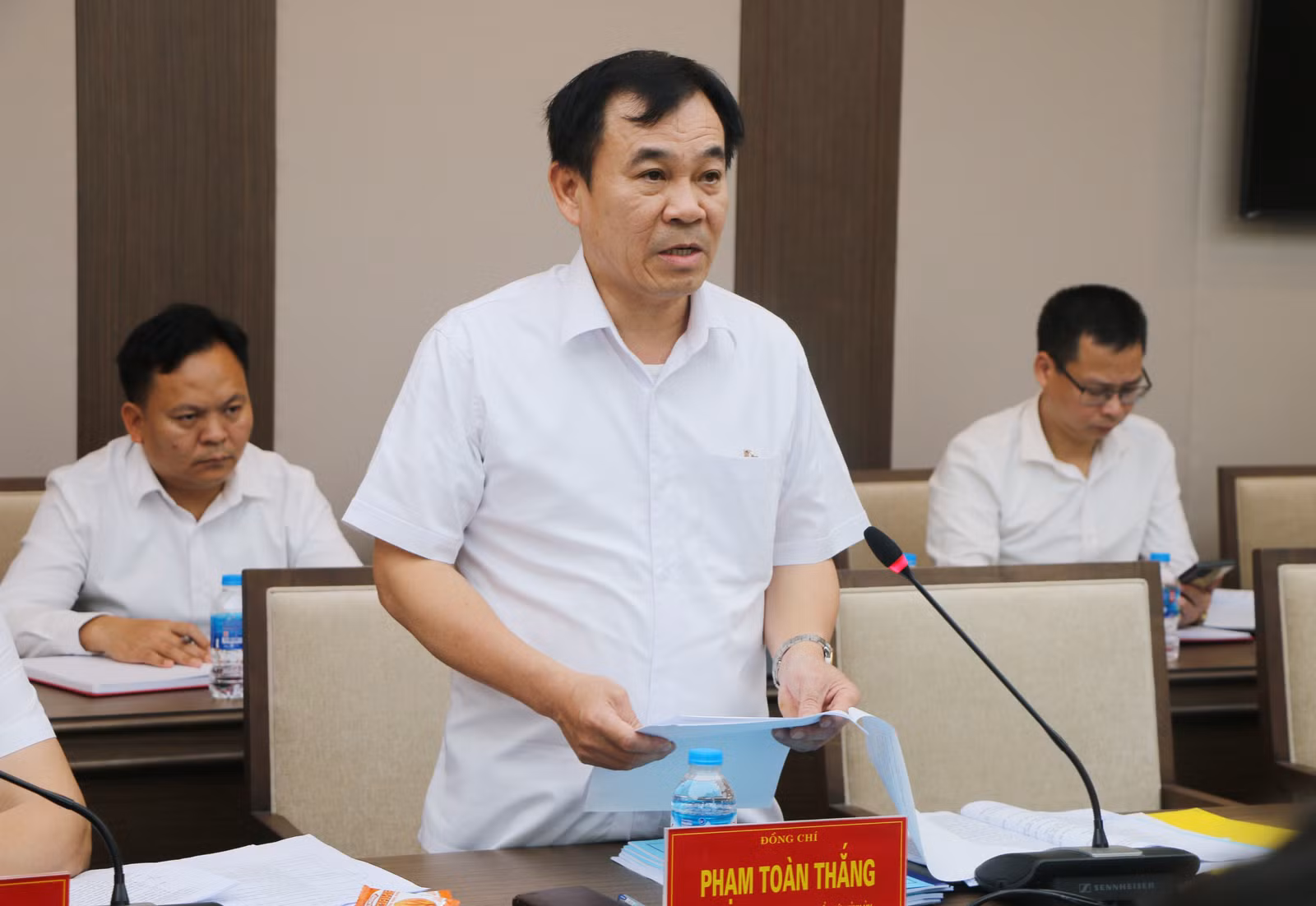 Đồng chí Phạm Toàn Thắng, Ủy viên Ban Thường vụ Tỉnh ủy, Trưởng Ban Tổ chức Tỉnh ủy phát biểu tại hội nghị.