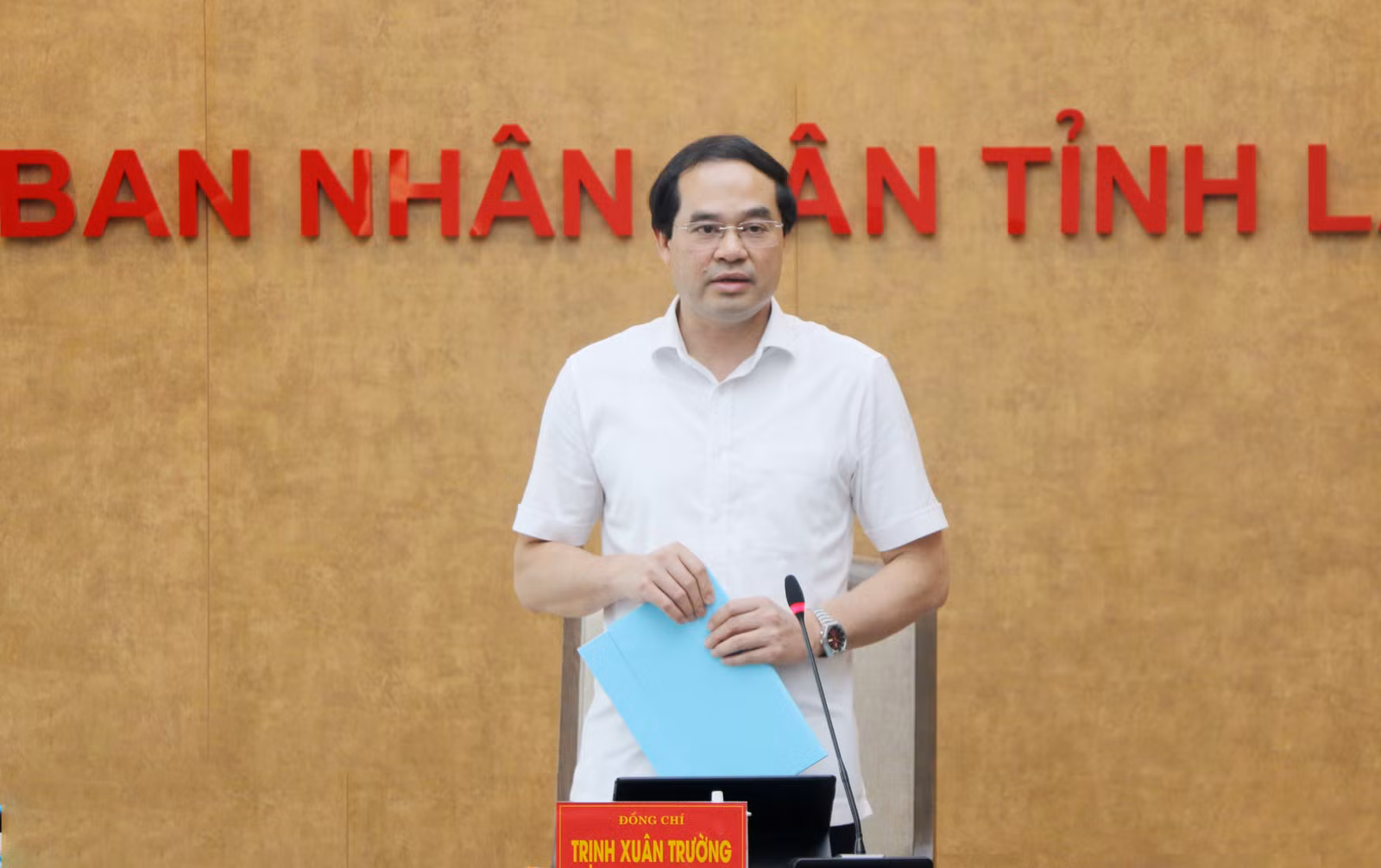 Đồng chí Trịnh Xuân Trường, Bí thư Tỉnh ủy, Chủ tịch HĐND tỉnh phát biểu tại Hội nghị