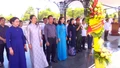 Phó Bí thư Tỉnh ủy, Chủ tịch Ủy ban MTTQ tỉnh Lào Cai Giàng Thị Dung dâng hương tại Nghĩa trang Liệt sỹ quốc gia Trường Sơn và Khu di tích Thành cổ Quảng Trị