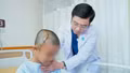 Việt Nam lần đầu phẫu thuật não tỉnh thành công cho trẻ 12 tuổi