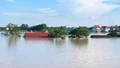 Nước sông Cầu dâng cao, nhiều ngôi nhà ở Bắc Ninh vẫn chìm trong biển nước lũ