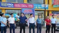 Đồng chí Dương Đức Huy - Trưởng Ban Tuyên giáo và Dân vận Tỉnh ủy kiểm tra công tác tuyên truyền, khánh tiết tại phường Lào Cai