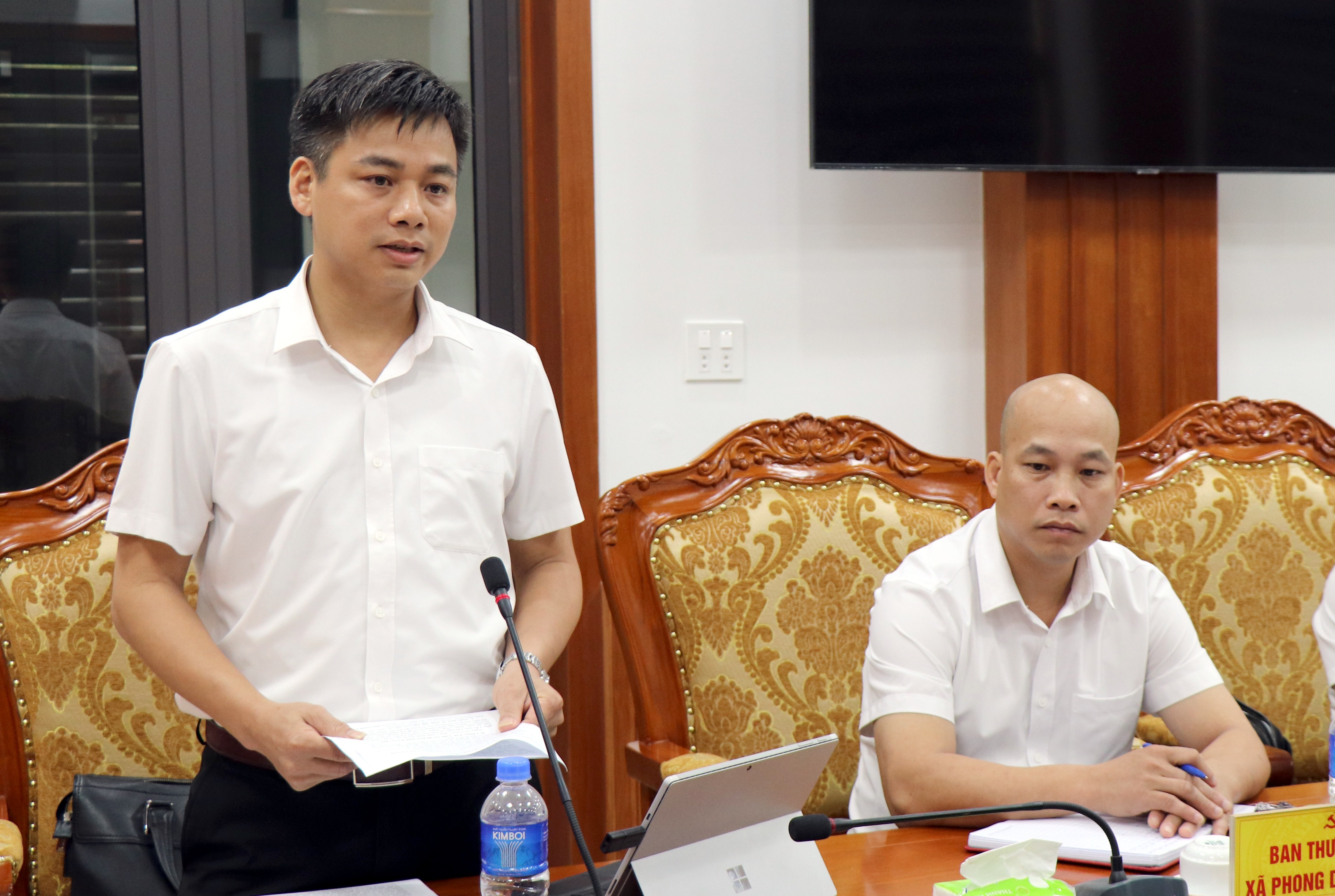 Thường trực Đảng ủy xã Phong Dụ Thượng báo cáo công tác chuẩn bị văn kiện phục vụ đại hội. img-1080.jpg