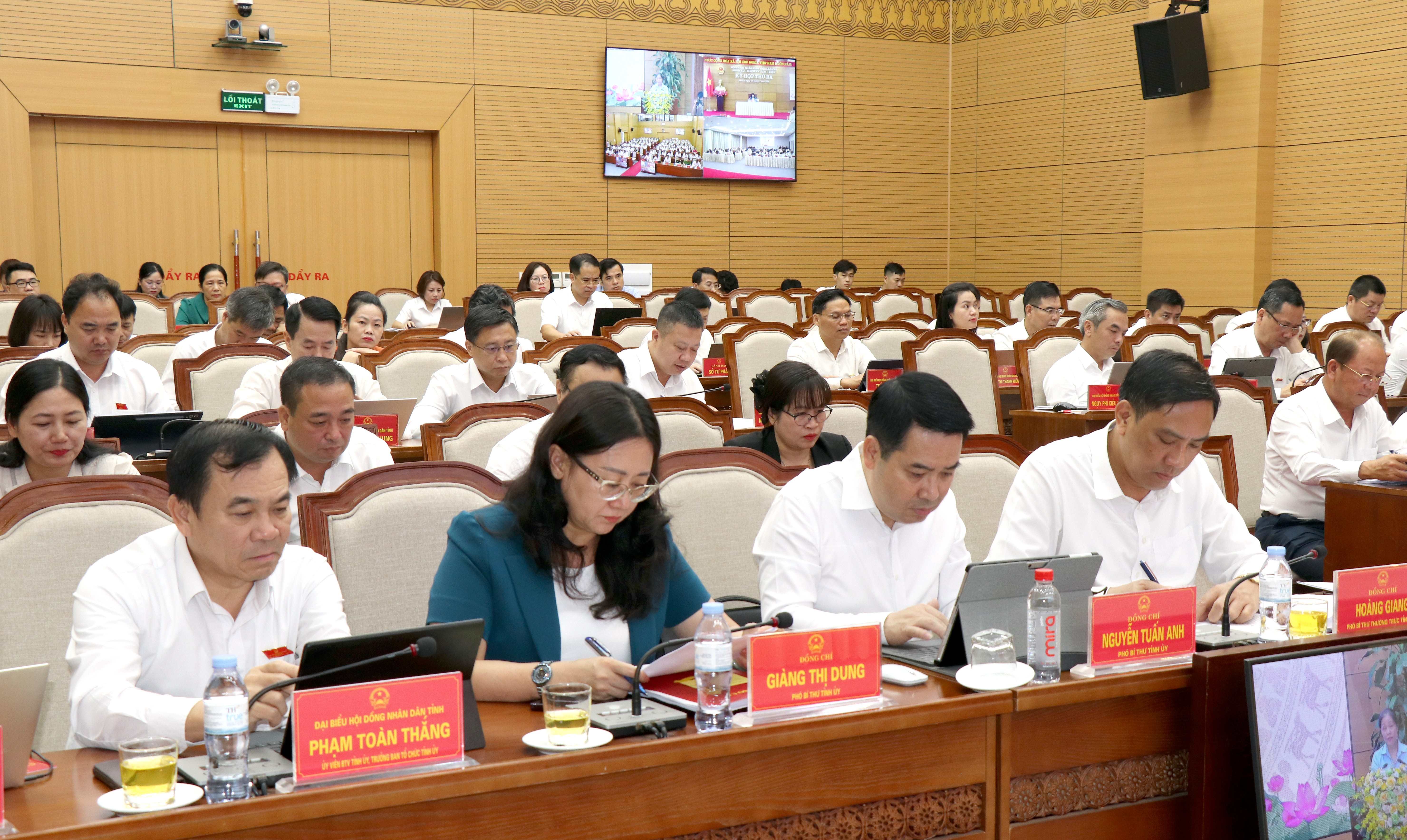 Các đại biểu tham dự kỳ họp. img-1011.jpg