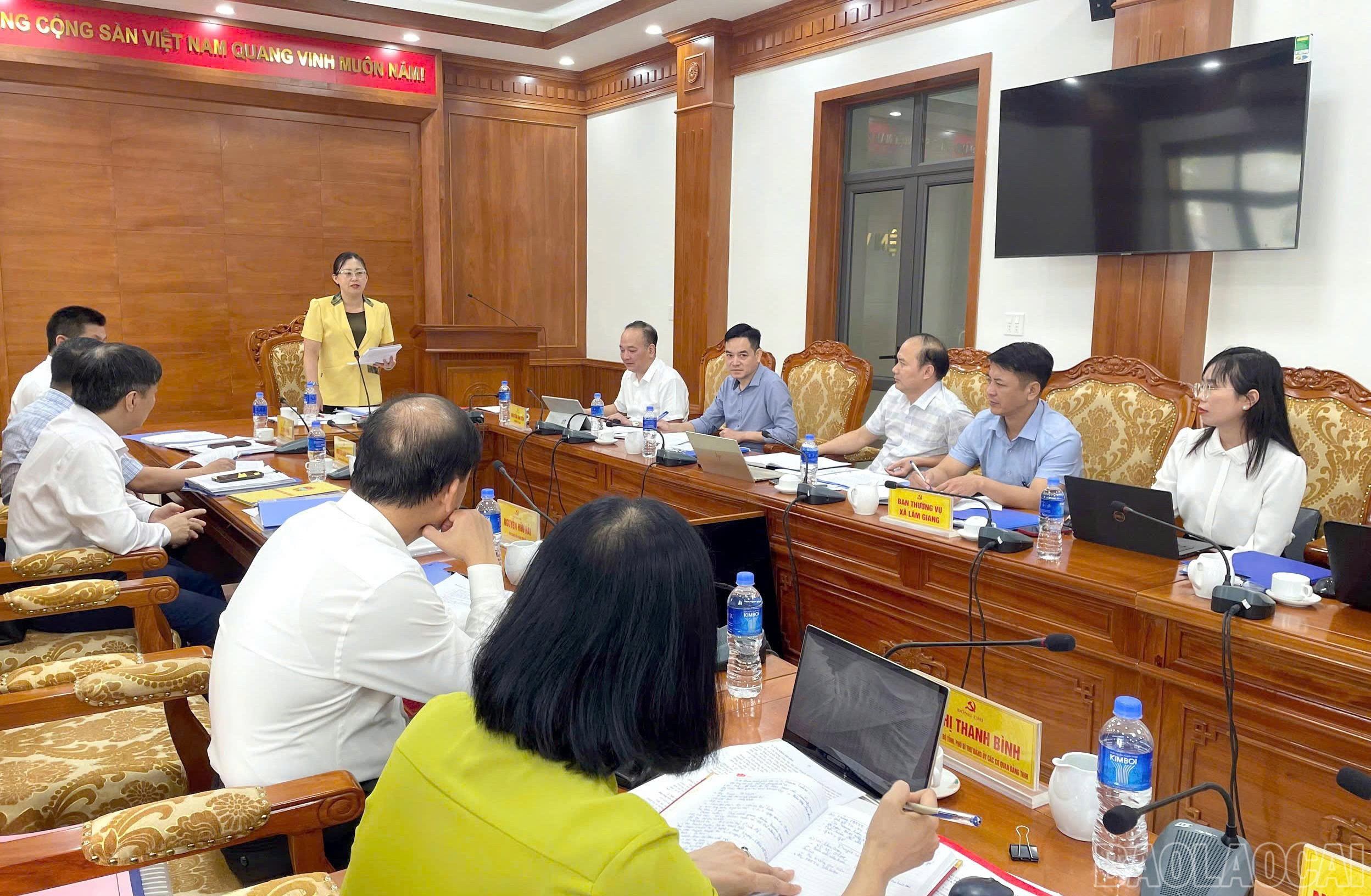 Đồng chí Phó Bí thư Tỉnh ủy, Chủ tịch Uỷ ban Mặt trận Tổ quốc Việt Nam tỉnh Giàng Thị Dung phát biểu chỉ đạo tại Hội nghị. baolaocai-br_dung-pbt.jpg