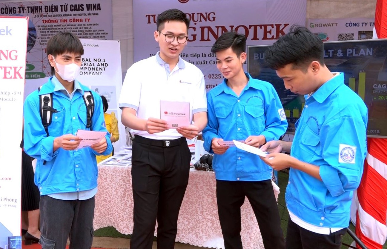Tư vấn, hướng nghiệp nghề cho học sinh, sinh viên sau tốt nghiệp. tv.jpg