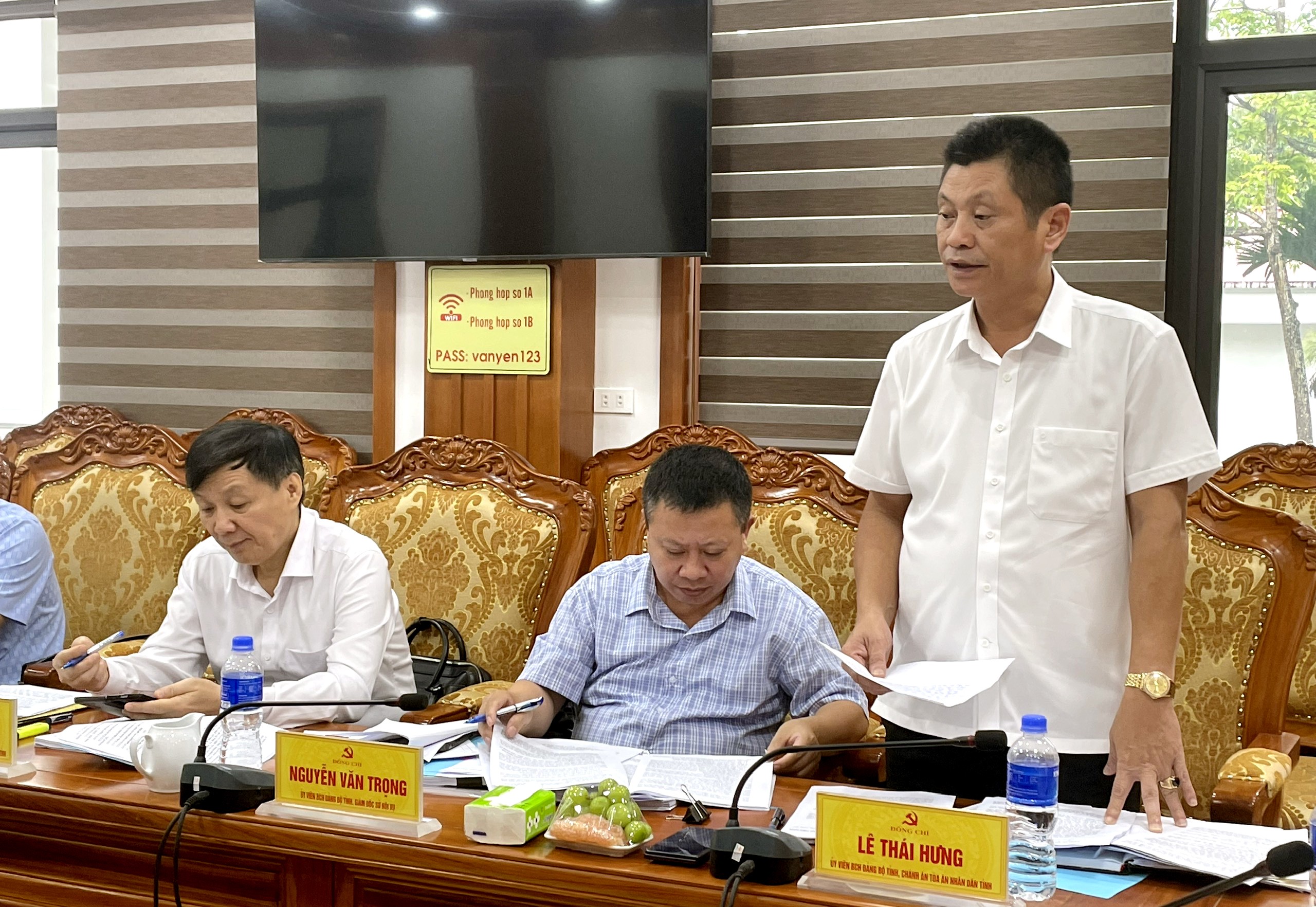 Thành viên Tổ công tác của tỉnh tham gia góp ý dự thảo văn kiện Đảng bộ các xã. toa-an.jpg