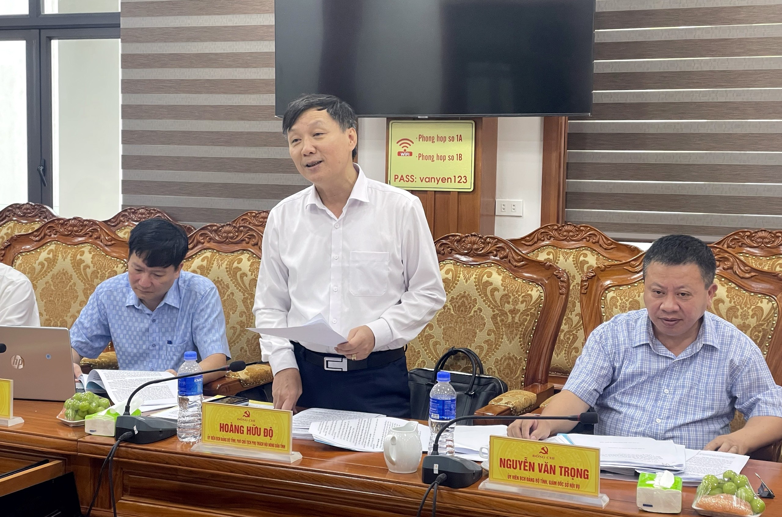 Thành viên Tổ công tác của tỉnh tham gia góp ý dự thảo văn kiện Đảng bộ các xã. do.jpg
