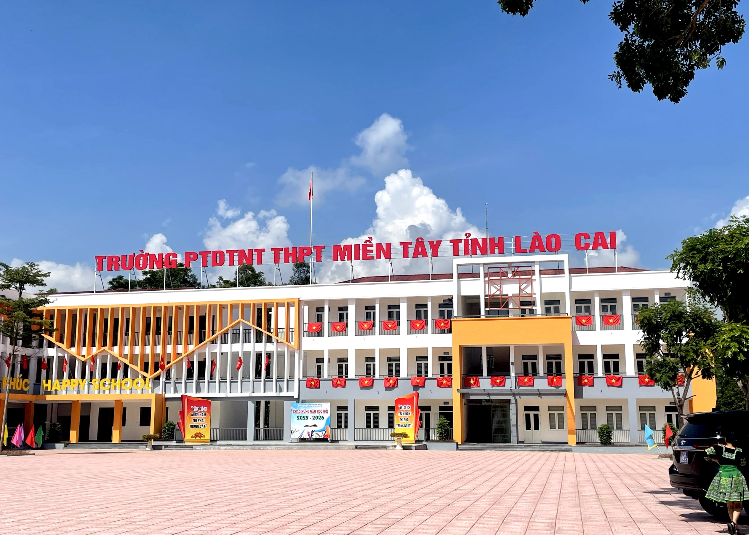 Năm học 2025 - 2026, nhà trường được đầu tư xây dựng cơ sở vật chất khang trang phục vụ công tác dạy và học. z7047829062043-06e732ca324dddc7edf7b804fac7936f.jpg