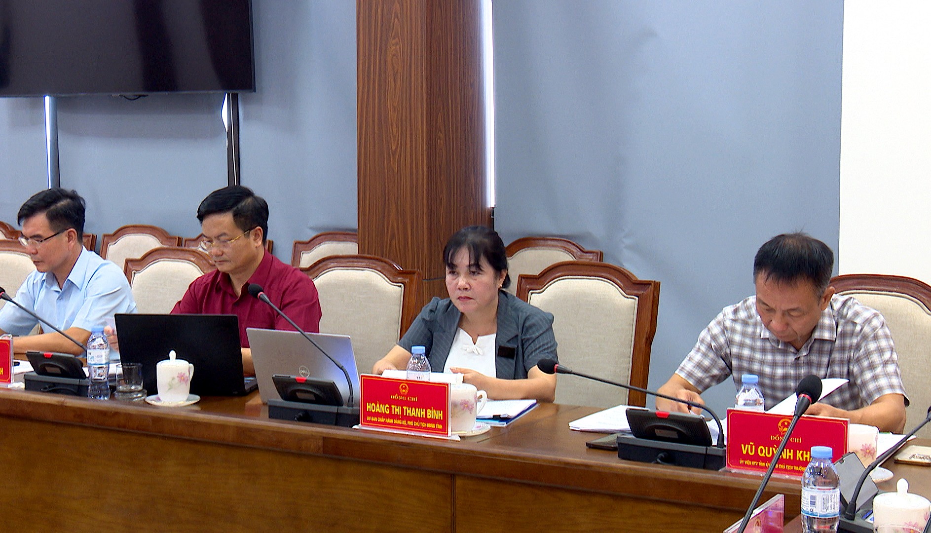 Các đồng chí lãnh đạo HĐND tỉnh dự hội nghị thẩm tra. tham-tra00-10-05-13still009.jpg