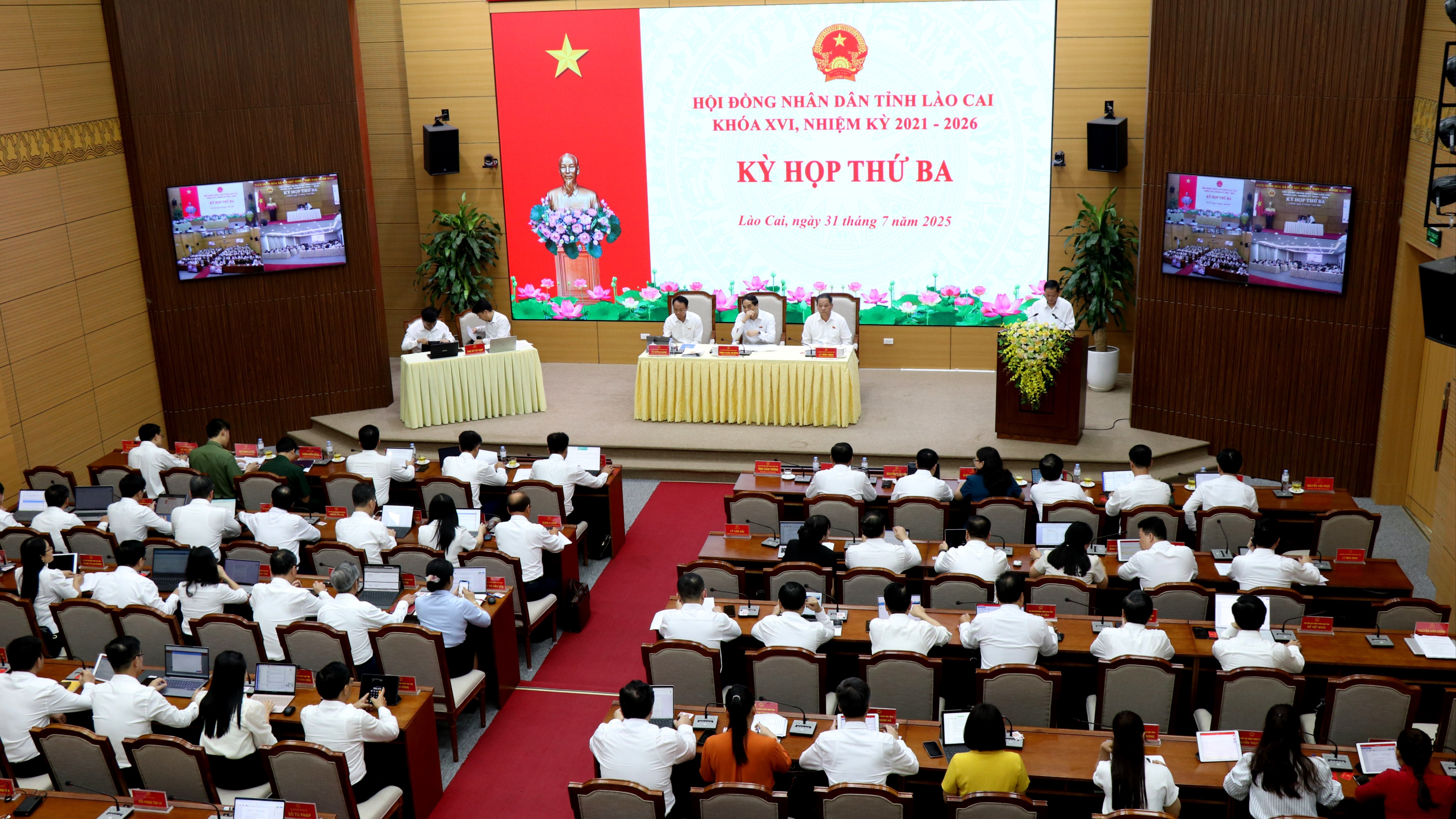 Quang cảnh kỳ họp. img-0966-482.jpg