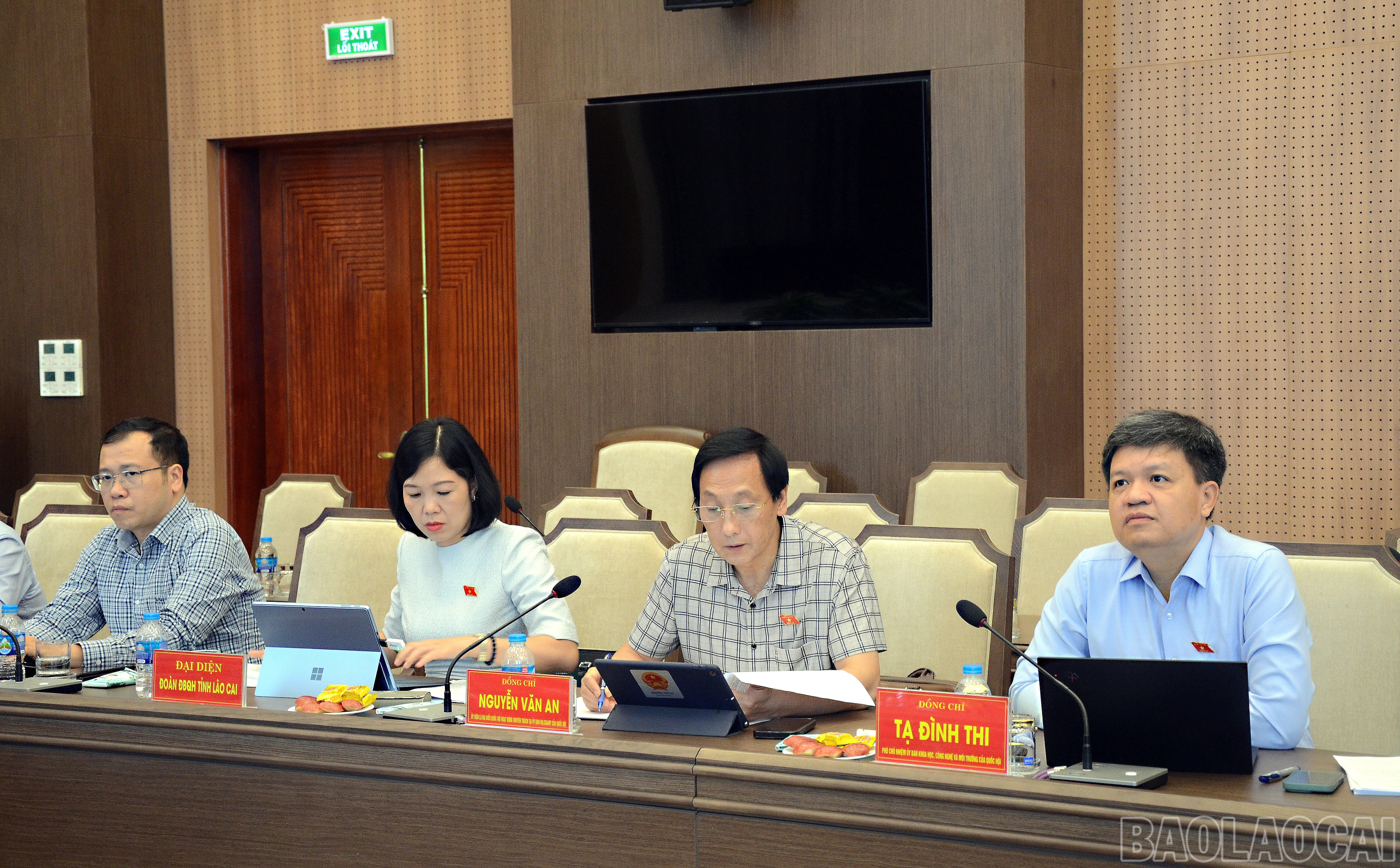 Các đại biểu đoàn công tác của Ủy ban Khoa học, Công nghệ và Môi trường Quốc hội khóa XV tham dự tại buổi làm việc. baolaocai-br_dsc-5569.jpg