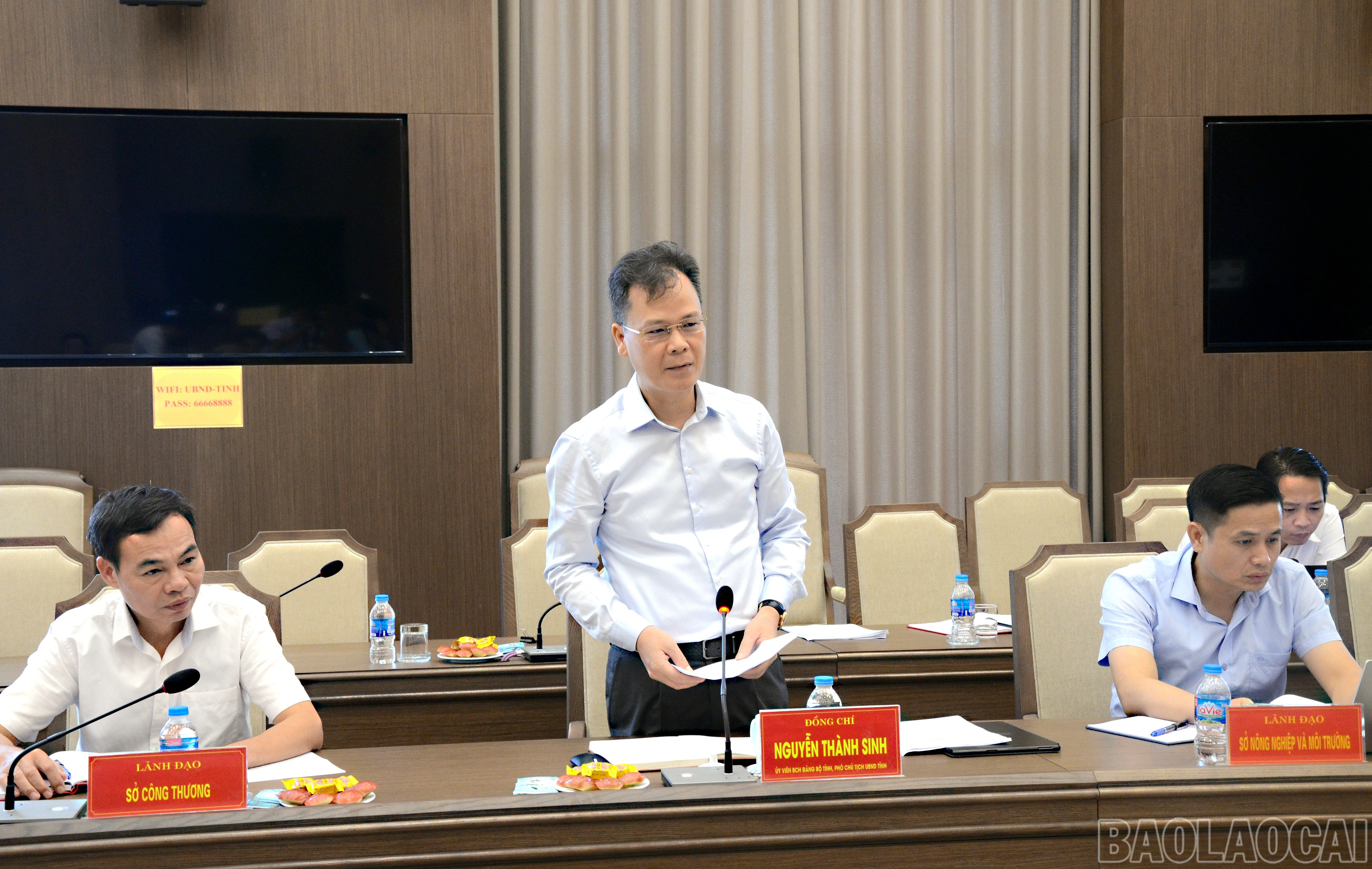 Phó Chủ tịch UBND tỉnh Nguyễn Thành Sinh phát biểu tại buổi làm việc. baolaocai-br_dsc-5563.jpg