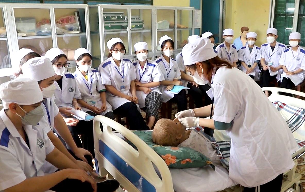 Một buổi học thực hành nghề y tại Trường Cao đẳng Nghề Yên Bái. y-te.jpg