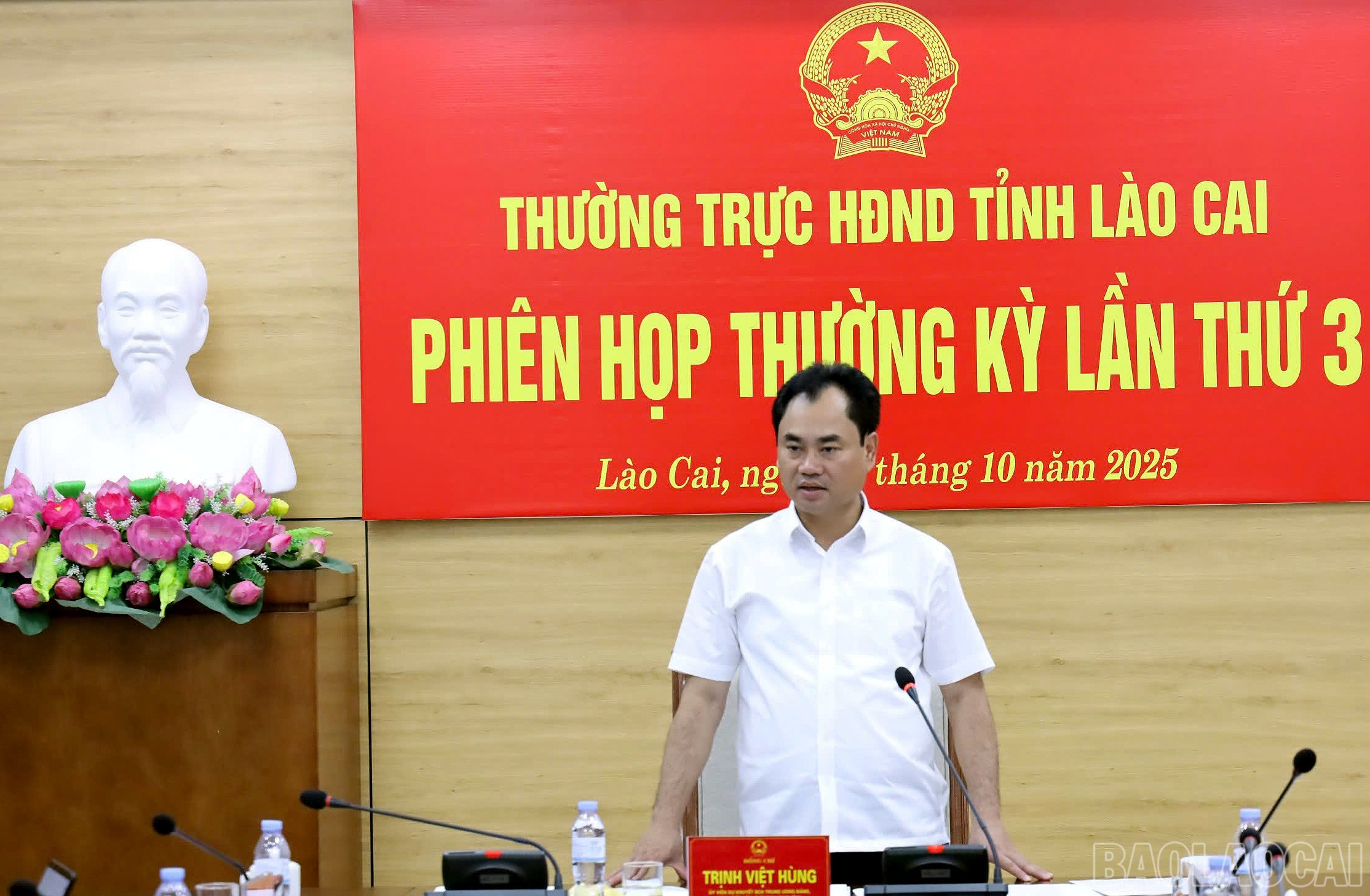 Đồng chí Bí thư Tỉnh ủy, Chủ tịch HĐND tỉnh Trịnh Việt Hùng phát biểu chỉ đạo tại phiên họp. baolaocai-br_z7111449574896-215cfdc1bb6d21378b36ccea81639ad0.jpg