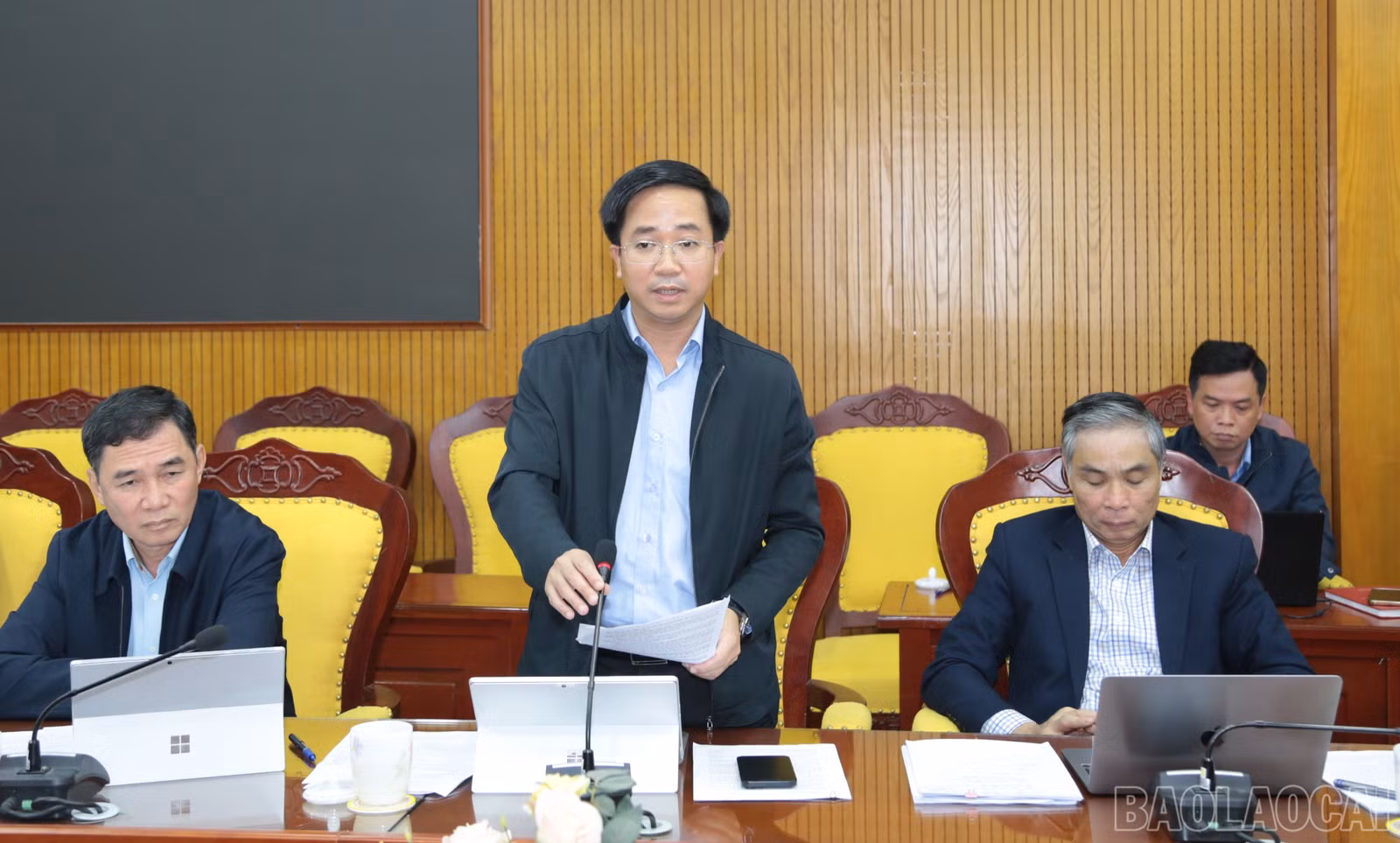 Đại biểu Trần Minh Sáng, Bí thư Huyện ủy Bảo Thắng nêu ý kiến.